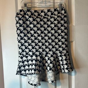 Heart & Hips Black and White Houndstooth Ruffle Hem High-Low Skirt